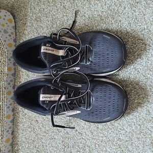 Brooks Ghost Sneakers Womens 7.5 Lightly used.